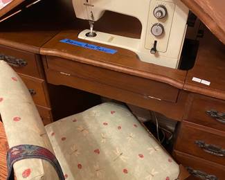Bernina Sewing Machine, Style 830, in cabinet and with bench 
