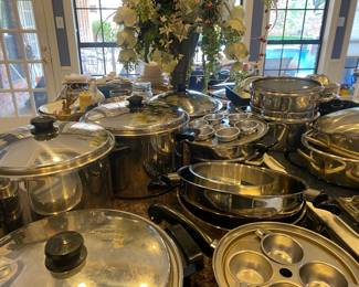 Collection of Saladmaster Cookware. These are in excellent condition. 