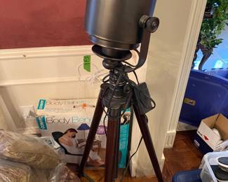 Large Lamp that looks like a studio light....this is cool