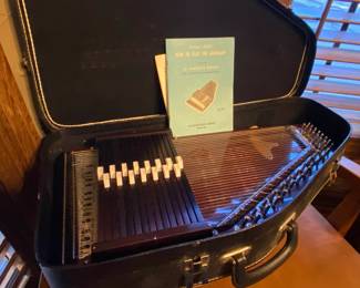 Vintage Autoharp, ChromAharp in Case,