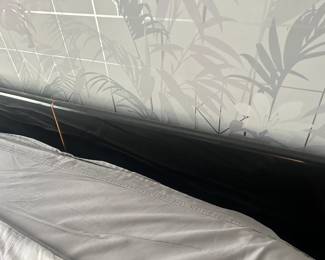 Low headboard whit maple inlaid