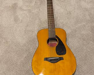 Yamaha FG-Junior JR 1 Acoustic Guitar. Photo 1 of 2.