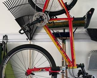 Klein Attitude Comp Manitou Women's Mountain Bike. Photo 1 of 2.