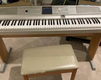 Yamaha DGX-505 Portable Grand Electronic Keyboard. Photo 2 of 2.