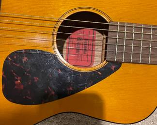 Yamaha FG-Junior JR 1 Acoustic Guitar. Photo 2 of 2.