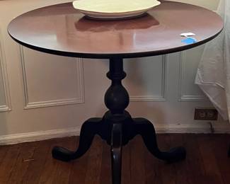 Antique Mahogany Tilt Top Queen Anne Table