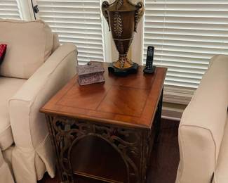 nice pair of these end tables