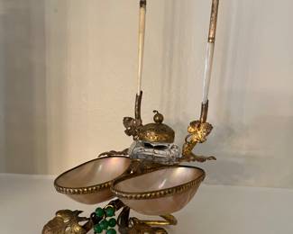 Palais Royal ink well in gilt bronze with jade