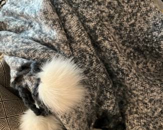 Amazing like new throws