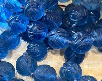 RARE CHINESE VINTAGE BLUE CARVED PEKING GLASS BEADS NECKLACE, SILVER CLASP