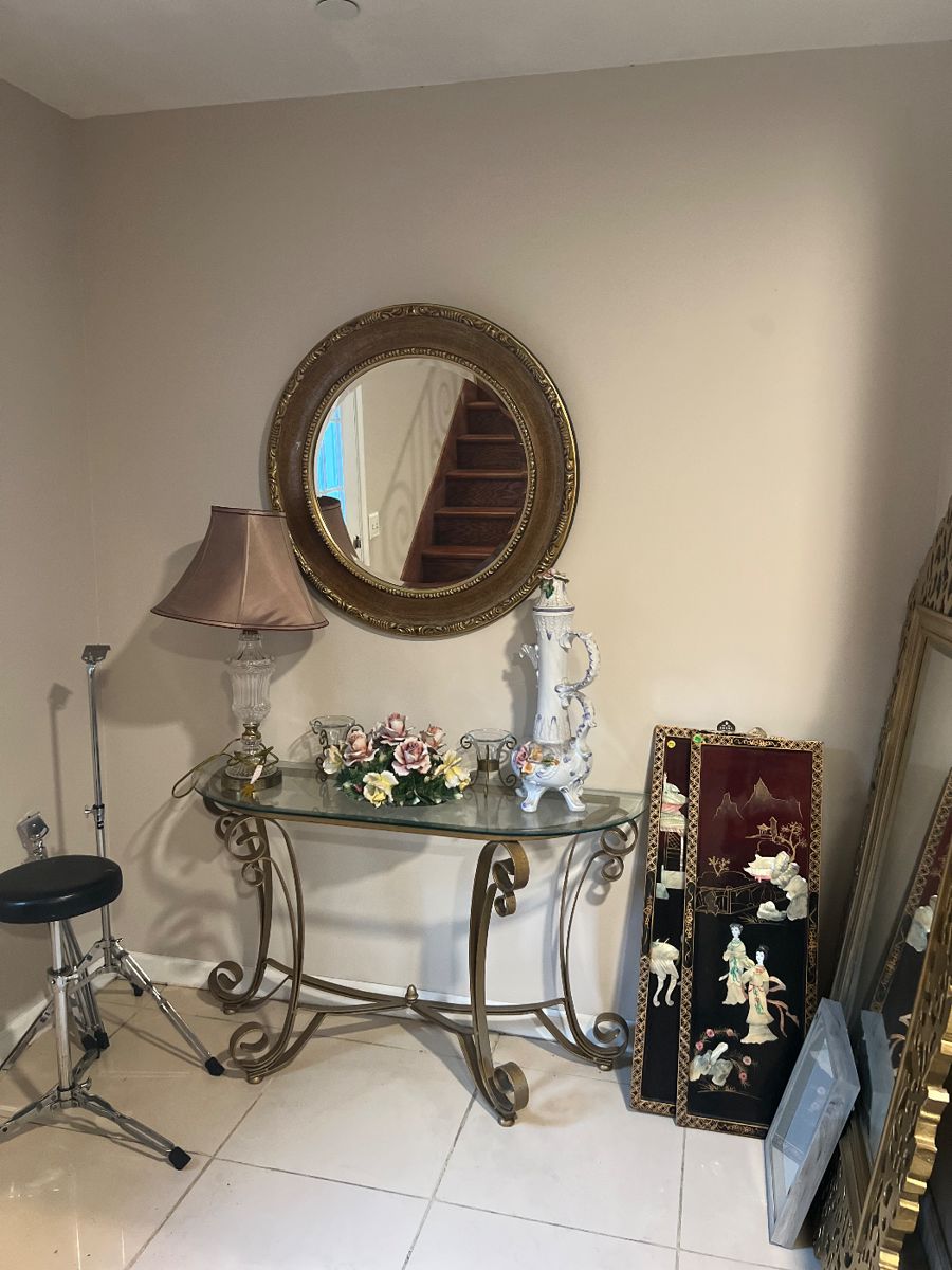 ESTATE SALE GLENDALE CA EVERYTHING MUST GO starts on 10/28/2023