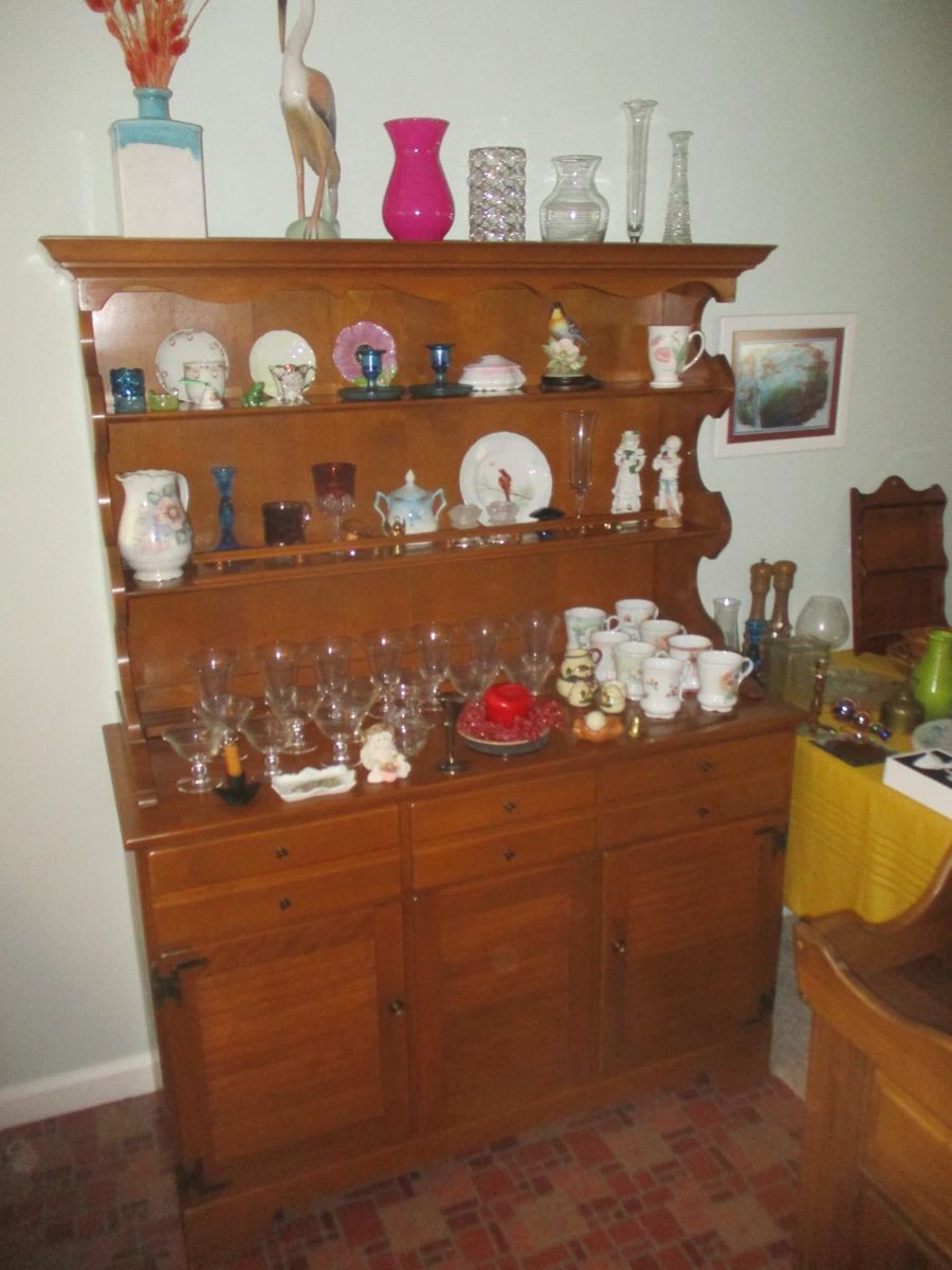 China cabinet with glassware 