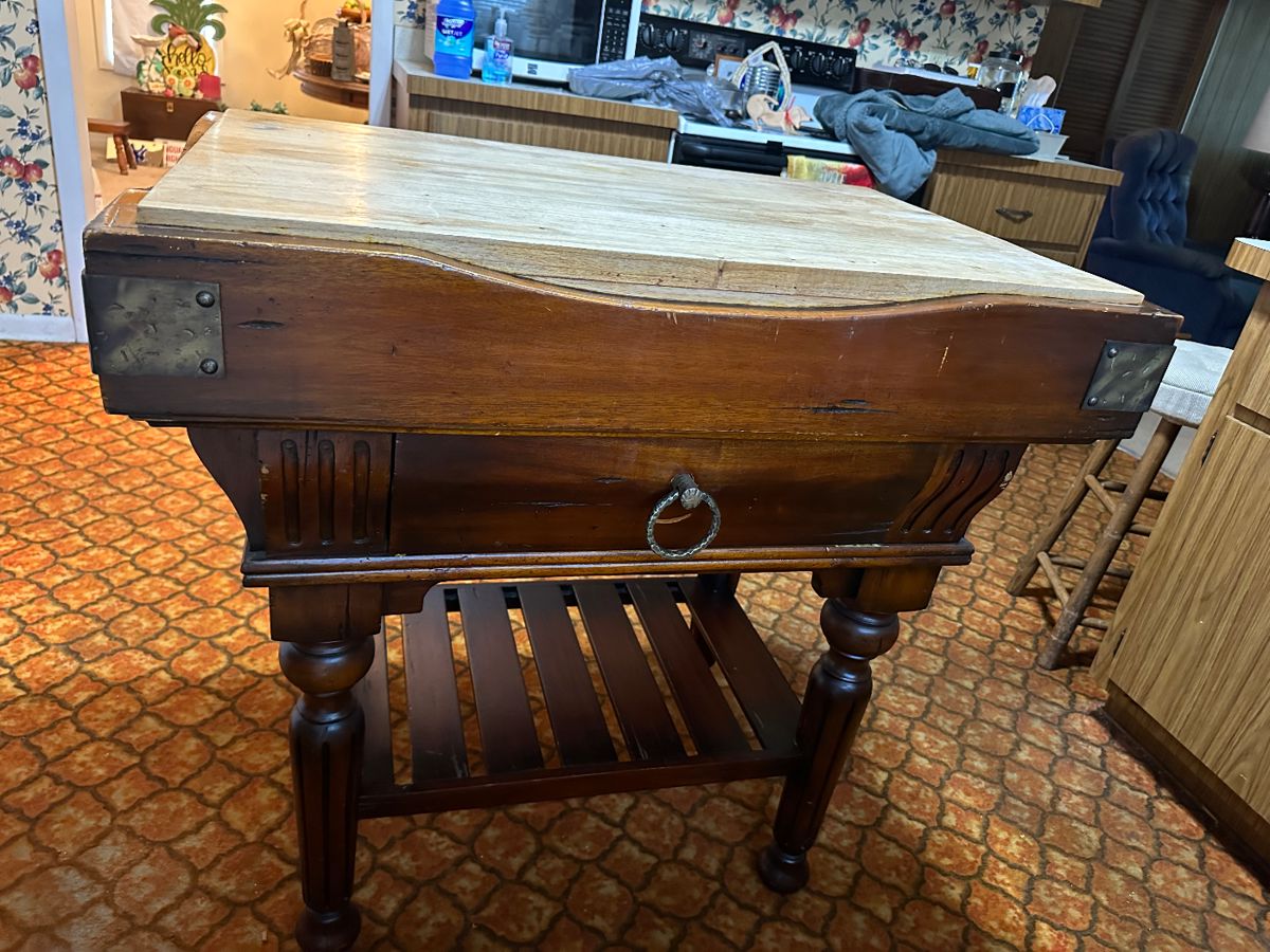 More Splendid Estate Sale in Ocala, FL starts on 10/26/2023