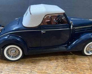 1936 Ford Deluxe Cabriolet Convertible Die Cast Car