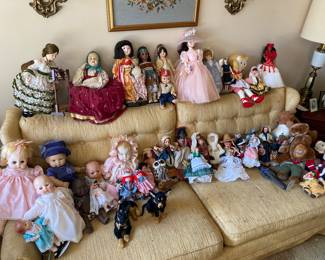 None of these dolls are creepy.