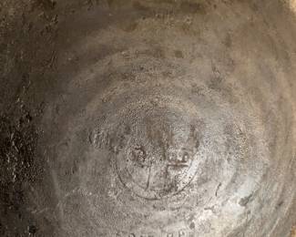 The bottom of this Griswold looks kind of Erie to me.