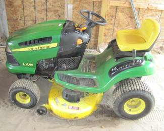 John Deer LA115 Lawn Tractor