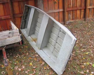 Flat bottom aluminum boat