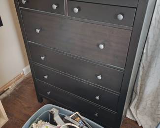 Chest of drawers 