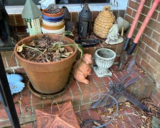 Misc outdoor pots 