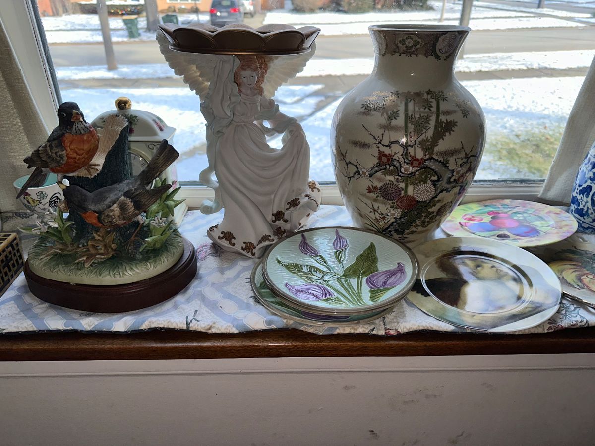 10am3pm Arlington Heights Estate Sale! The... starts on 12/8/2023