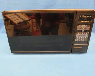 Lot 306. Kenmore 500 watt microwave