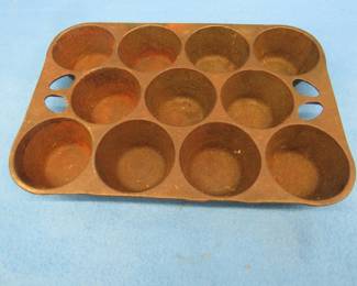 Lot 30. Griswold cast-iron muffin pan