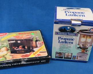 Lot 331. Propane lantern and foldable Babachi