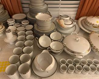 Fukagawa Arita Japan China Silver Lichen #917