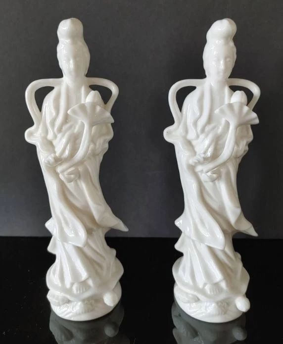 FINTAGE STAUE FIGURINES