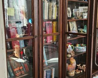 4 door glass cabinet