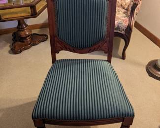 LOT 9 - ANTIQUE CHAIR