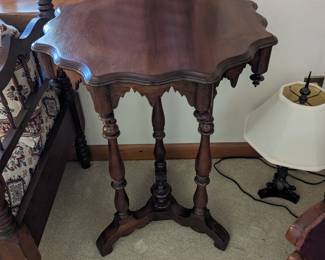 LOT 6 - ANTIQUE TABLE