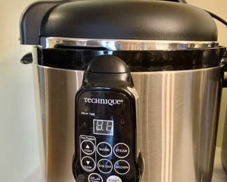 $40 - Technique digital pressure cooker - used once