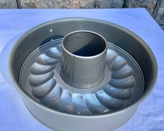 $10 - Bundt pan