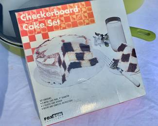 $10 - Checkerboard Cake Set