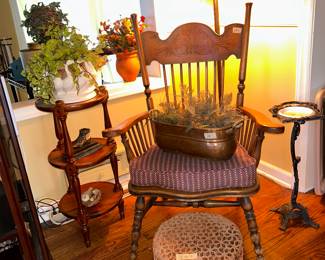 Super cute Vintage rocker, lamp, ottoman