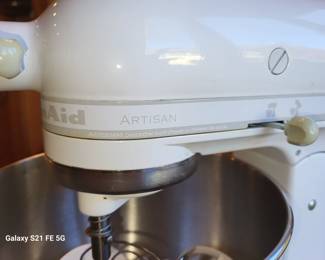 KITCHEN AID ARTISAN STAND MIXER