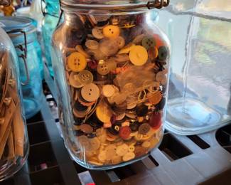 JAR OF VINTAGE BUTTONS