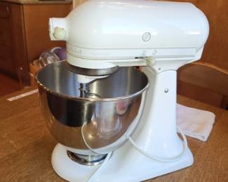 KITCHEN AID ARTISAN STAND MIXER