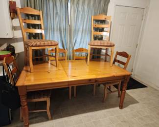 Nice dining table and chairs!  Leaf is pictured in table.