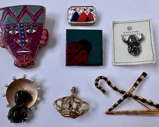 Selection Of 7 Vintage Pins, Crown Pin From Metropolitan Museum Of Art
Lot #: 102