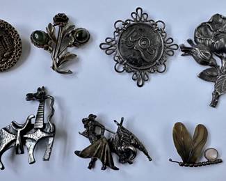 Selection Of 7 Vintage Metal Pins, Mostly Animal & Floral Design
Lot #: 71