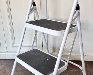 Samsonite Folding Steel Houshold Step Stool Model 621
Lot #: 169