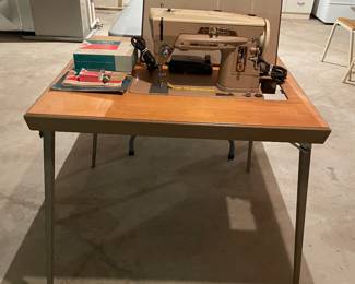 Singer Sewing Machine with Folding Table