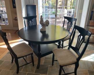 Dining Table w/1 leaf and 4 Side Chairs                           (FISH Furniture)