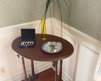 Antique Oval Table w/Decorative Leg Finials