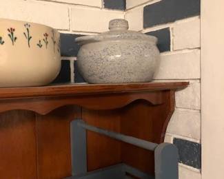 Ceramic dishes and beanpots.