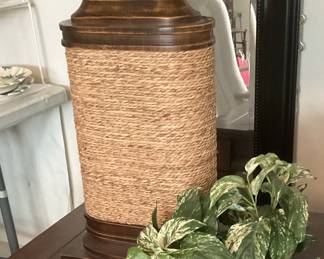 Good-looking textured lamp