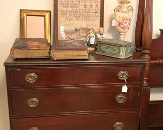 Vintage 4-drawer chest